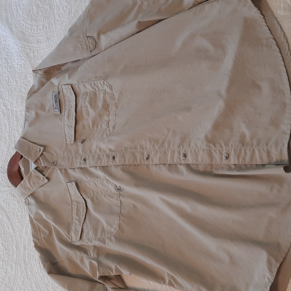 Men's Columbia shirt